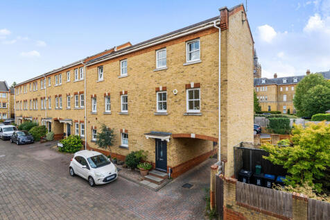 Florence Way, Knaphill, Woking