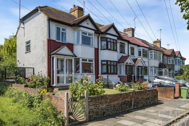 3-bed terraced on Woodbrook Road, Abbey Wood, SE2 0PA, £400,000