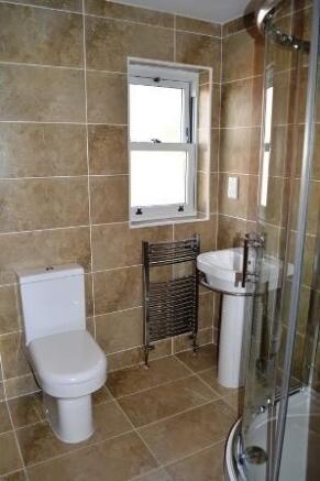 Ensuite to Bed 2