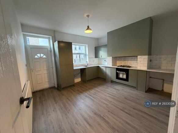 3 bed Terraced to rent Image 4