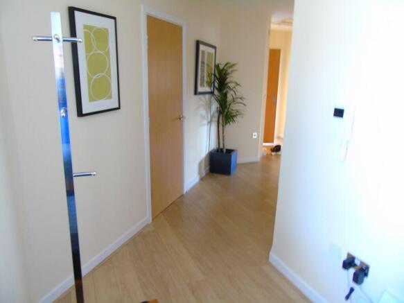 2 bed Penthouse to rent Image 8