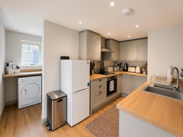 2 bed Character Property to rent Image 4