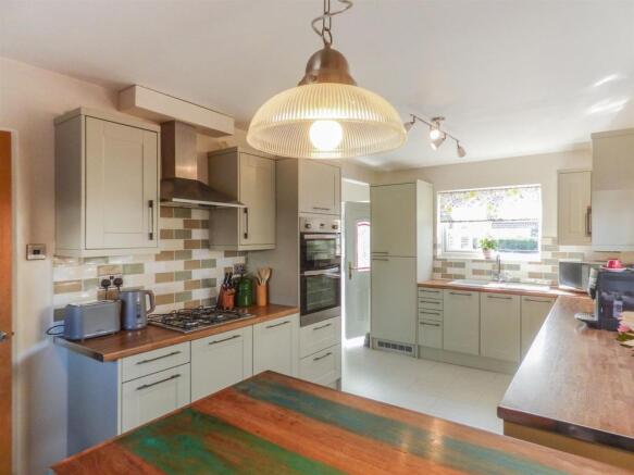 Kitchen 3.jpeg