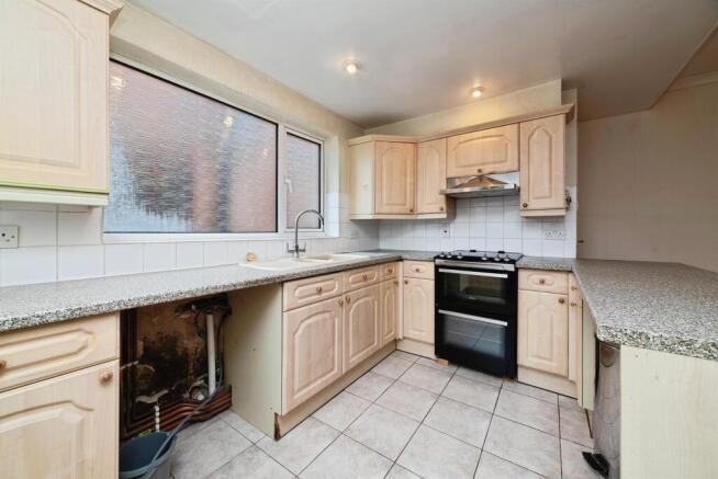 3 bed Semi-Detached for sale Image 6