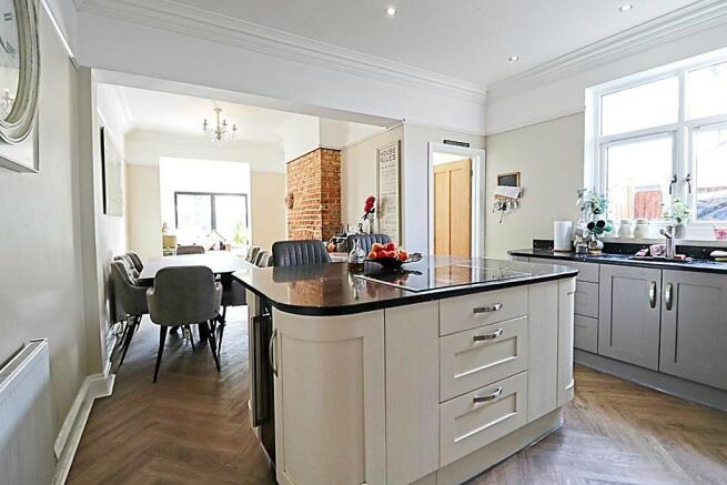 Kitchen / Dining Area