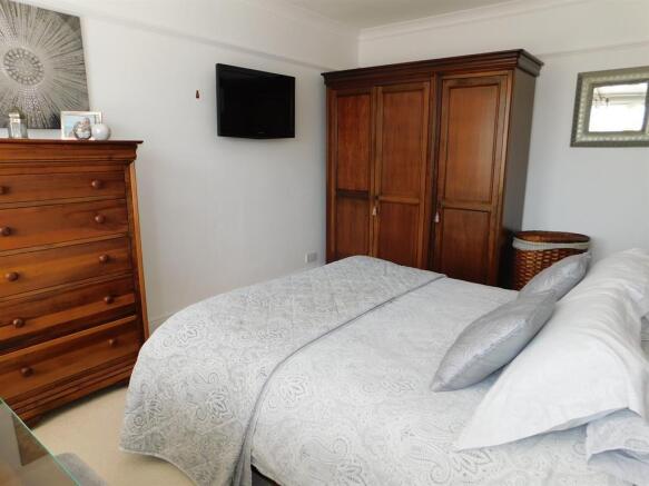 Bedroom 1b