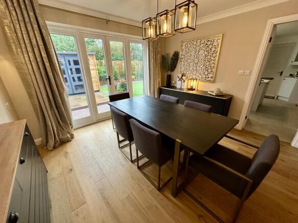 4 bed House to rent Image 7
