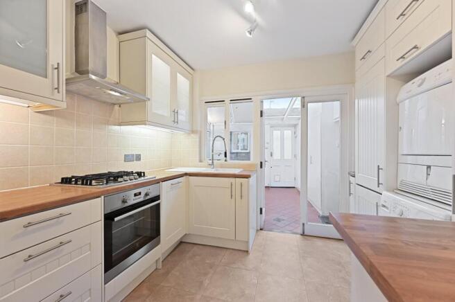 FBL - Castle Place - Kitchen3 (1).JPG