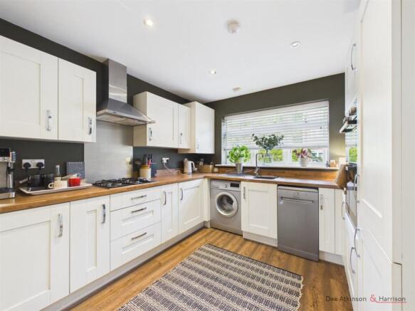 3 bed Semi-Detached for sale Image 5