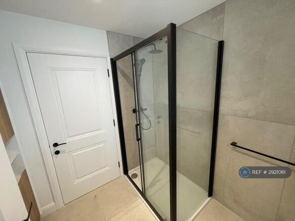 3 bed Terraced to rent Image 8