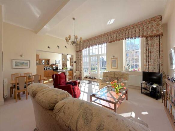 2 bed Flat for sale Image 5