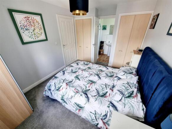 Bed 1.jpg