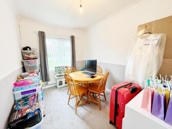 Dining Room pic 1.jpg