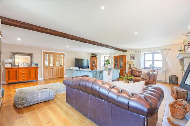 4 bed Detached for sale Image 8