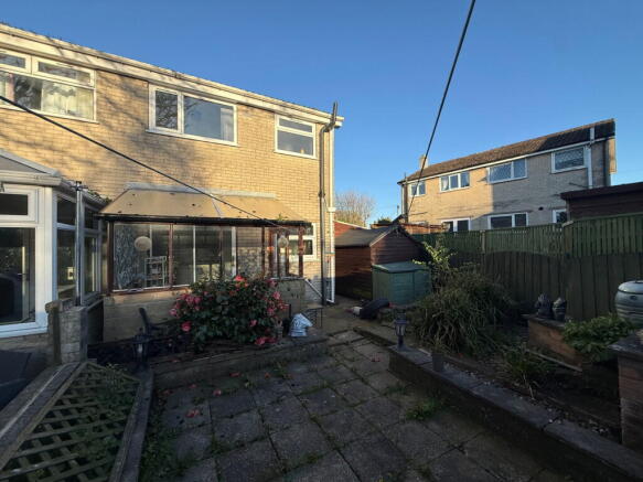 3 bed Semi-Detached to rent Image 9