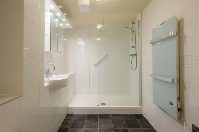 2 bed Apartment for sale Image 11