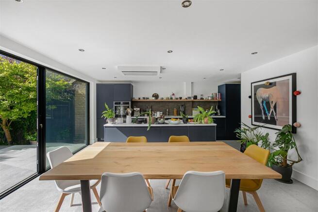 Impressive Open Plan Kitchen/Dining Room