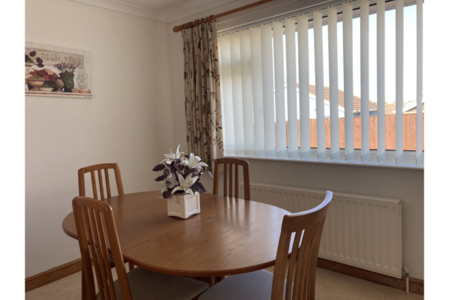 Bed 3 / Dining Room
