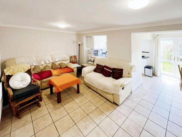 3 bed Semi-Detached for sale Image 4