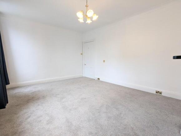 4 bed Semi-Detached to rent Image 10