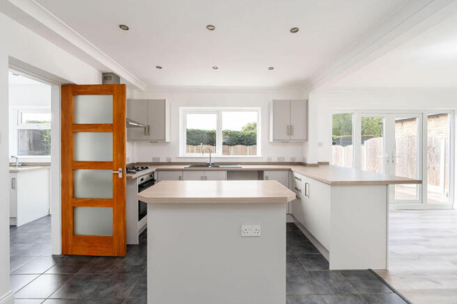 4 bed Detached for sale Image 8