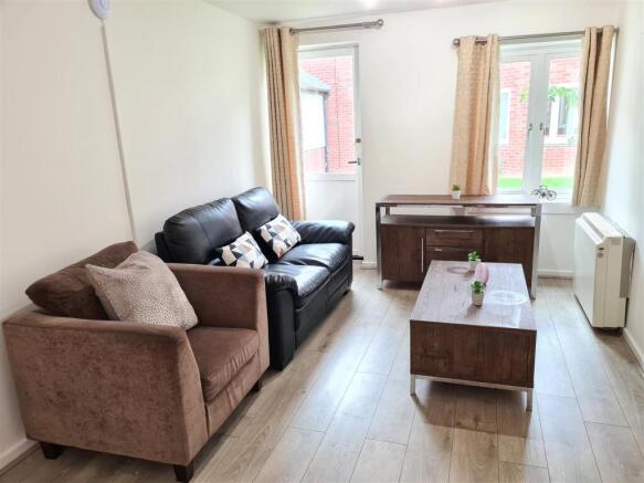 Flat 27 The Forum Living Area.jpg