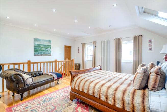 4 bed Detached for sale Image 4