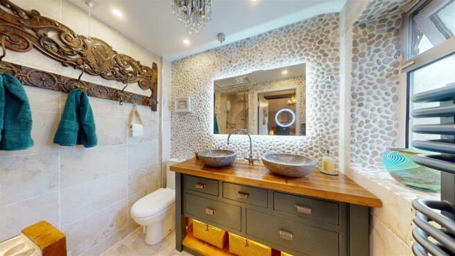 EN SUITE