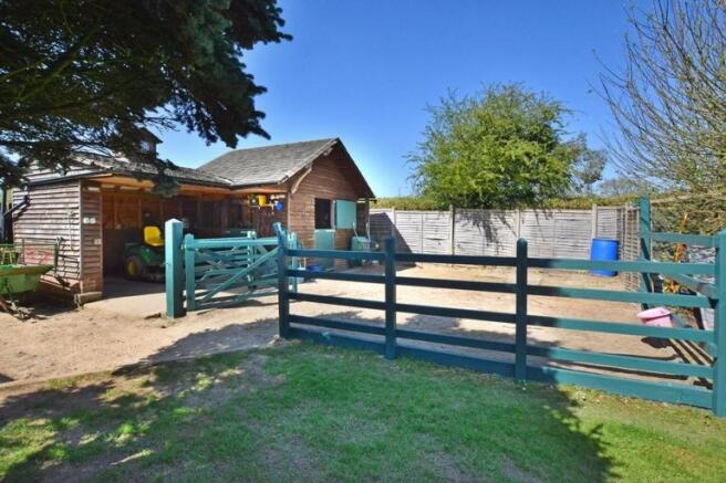 Stables & Holding Pen