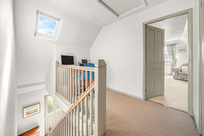 4 bed Detached for sale Image 9