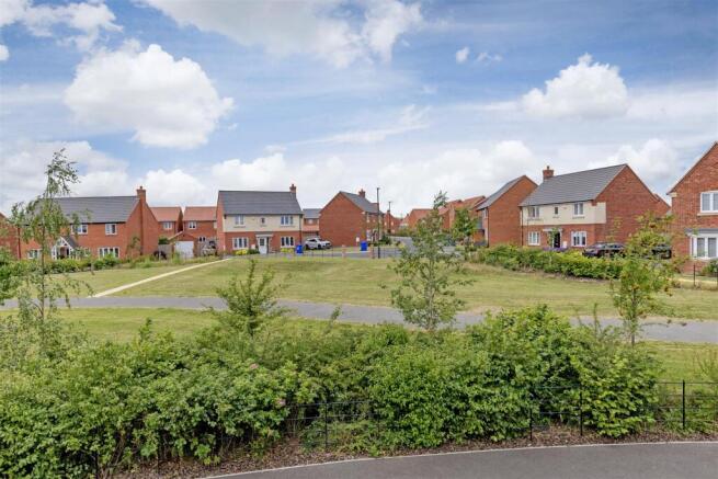 Whinfell Road, Dunston, Chesterfield photo 4