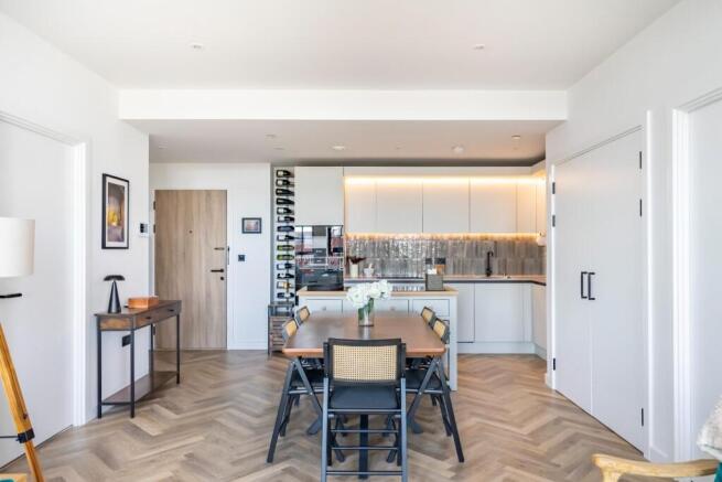 2 bed Apartment for sale Image 6