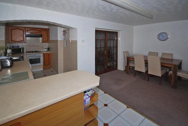 L-Shaped Kitchen Breakfastroom