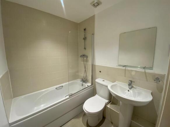 2 bed Apartment to rent Image 9