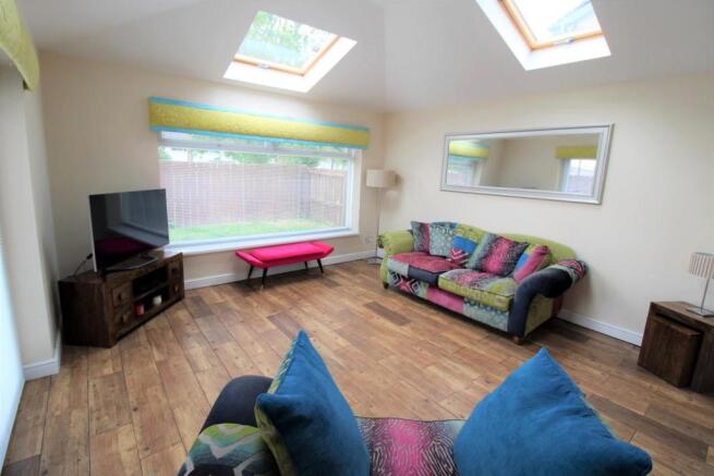 GARDEN ROOM 2