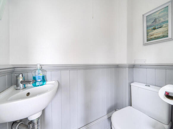 5 bed Semi-Detached for sale Image 7