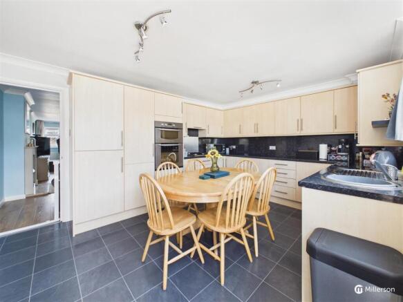 KITCHEN/BREAKFAST ROOM