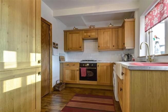 Kitchen (Alternative View)