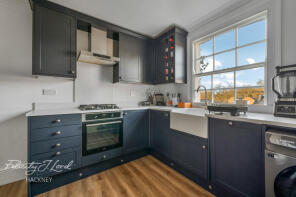 Flat 8, 5 7 Halls Place, Urswick Road, Hackney, London E9 6EG