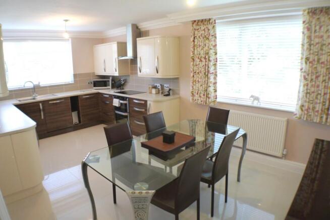 Kitchen/Dining Area