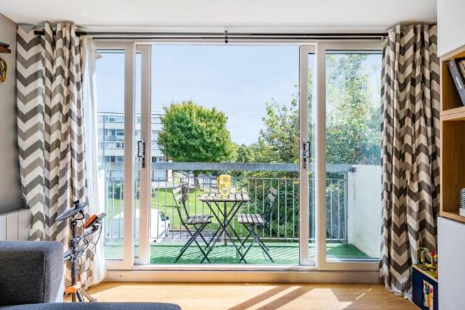 Reception/Balcony 