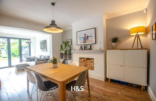 33 Burman Road - Louge 2.jpg