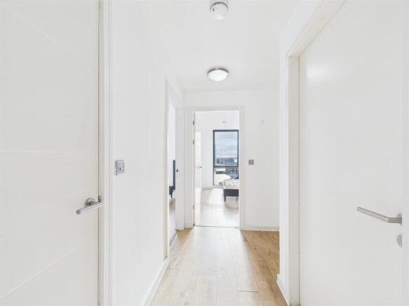 9 Jesse Hartley Way, Quay photo 4
