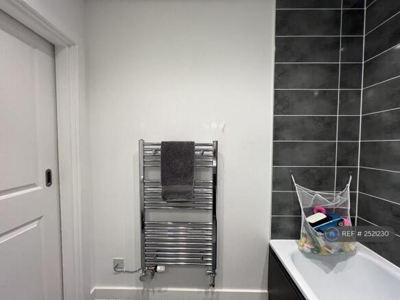 Main Bathroom - Towel Hitting