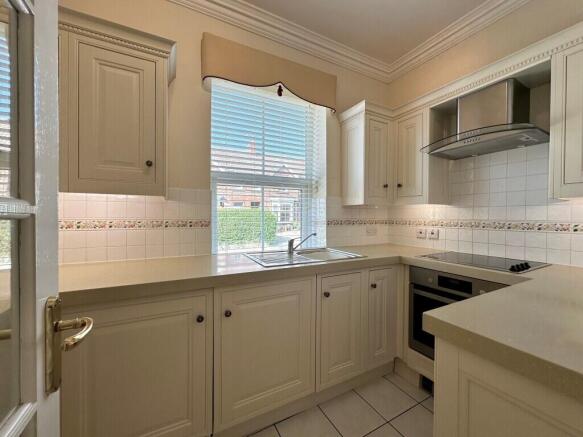 2 bed Apartment to rent Image 9