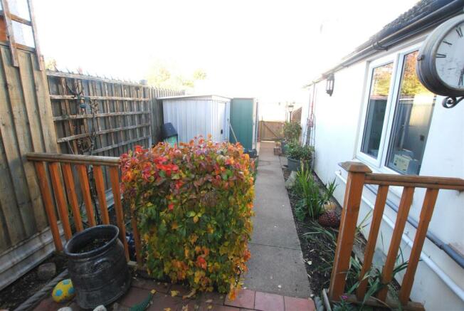 164 welly road garden 2.JPG
