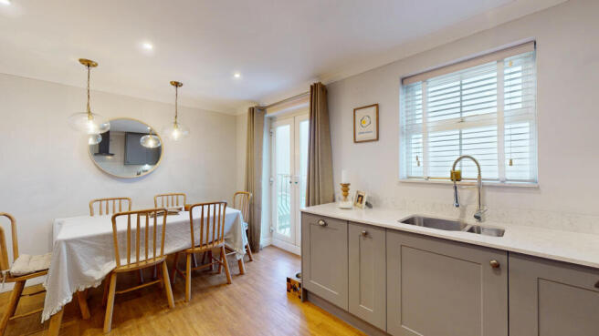 4 bed Town House for sale Image 5