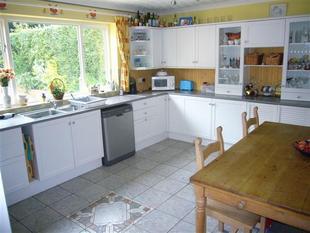 KITCHEN/BREAKFAST ROOM