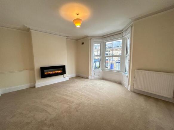 2 bed Maisonette to rent Image 2