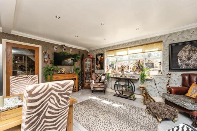 4 bed Detached for sale Image 8